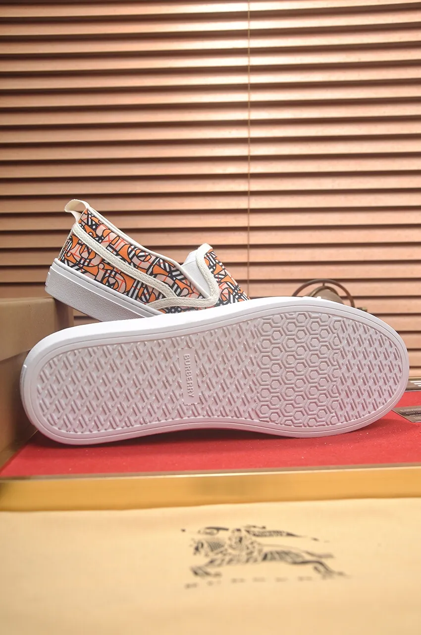 Men's shoes 💰400💶【Burberry】Classic low-top sneakers｜Imported cowhide with classic plaid fabric｜Sheepskin lining｜Original outsole｜Fine workmanship and comfortable to wear Size: 38-44 (customized at 45)